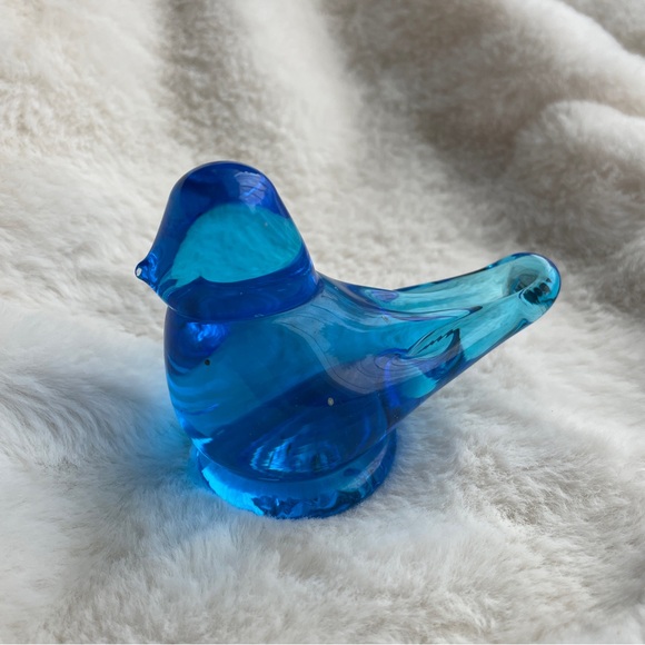 Small Blue Glass Bird Figurine - Picture 2 of 9